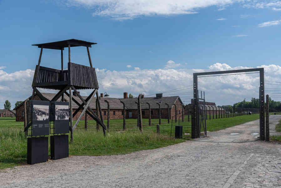 Polonia 056 - Auschwitz ll-Birkenau.jpg